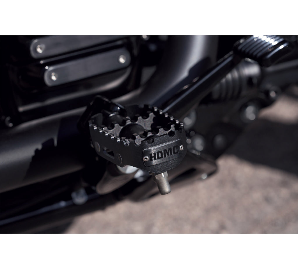Harley-Davidson 80GRIT Rider Footpegs with Wear Peg Black Anodized