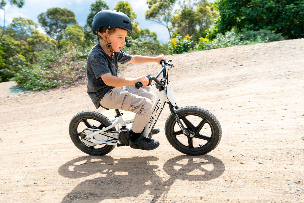 Azonic Pure 16 E-Balance Bike White/Black AZP16