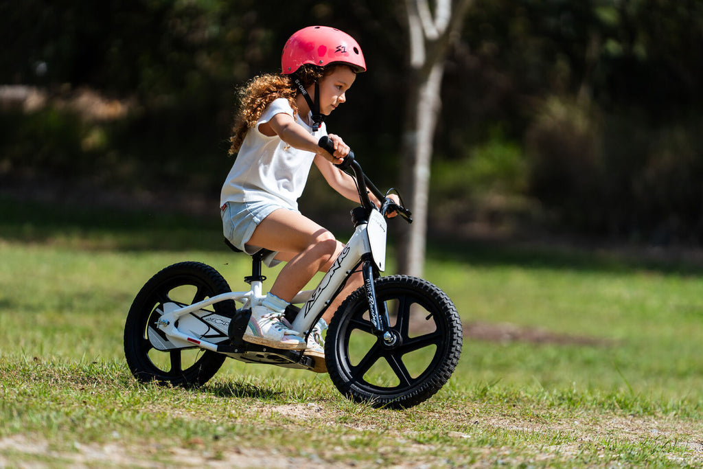 Azonic Pure 16 E-Balance Bike White/Black AZP16